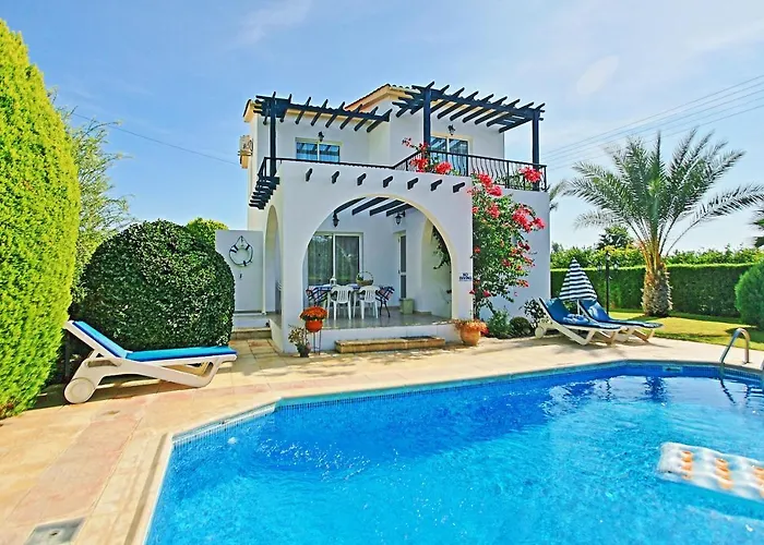 Lemon Grove Ena Vila Argaka